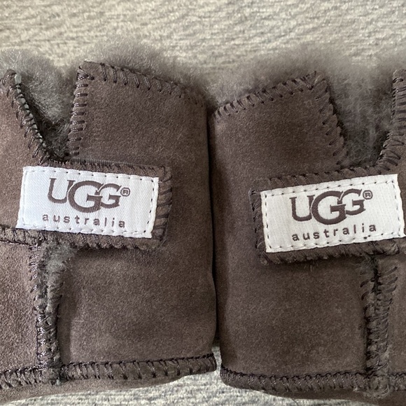 Infant Ugg Erin Bootie Style 5202 in Charcoal - Picture 6 of 8